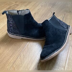 Childrenchic GLITTER AND SUEDE CHELSEA BOOTS IN BLACK  35 (US 3.5Y)